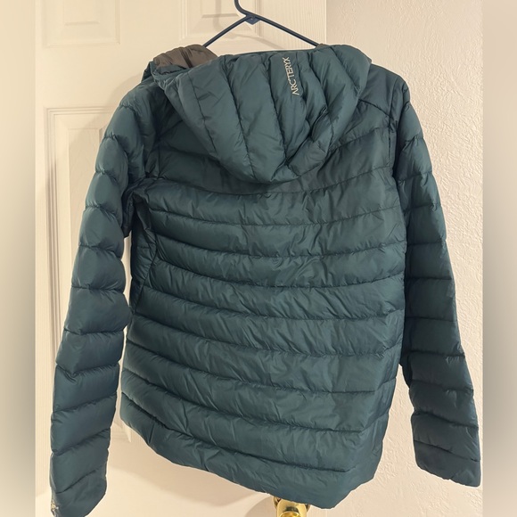 Arc’Teryx Women’s Green Puffer Jacket Authentic - Picture 3 of 6